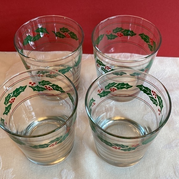 Set of 4 Vintage Anchor Hocking holly and berry cocktail glasses - Picture 4 of 8